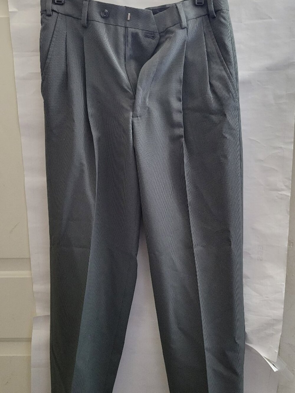 Geoffrey Beene Gray Dress Pants Pleated Front Zip Roll Cuff: Men's 30x30
